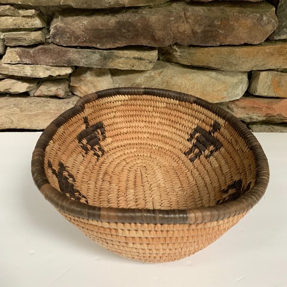 VTG Coiled Seagrass Basket Oval Man Design Boho Decor Wall Art Tan Brown Storage - Picture 3 of 8
